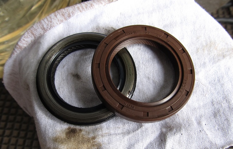 Сальники коленвала Сузуки