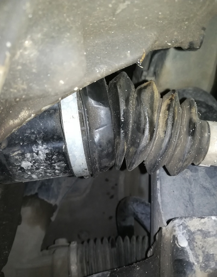 Неисправный пыльник ШРУС Сузуки