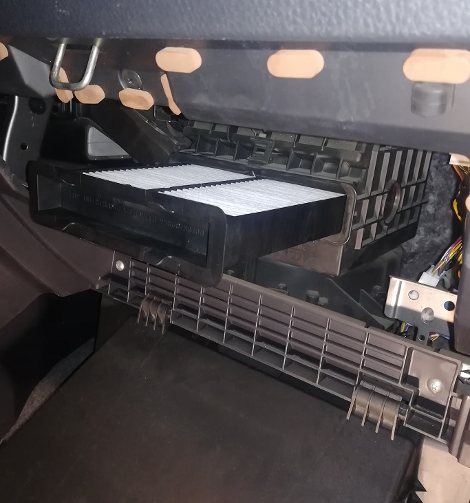 Замена салонного фильтра Сузуки