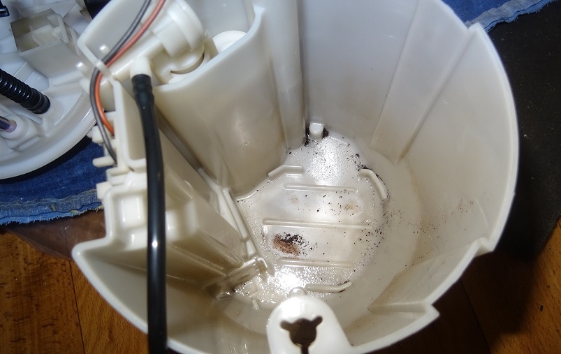 Разборка модуля для доступа к топливному насосу