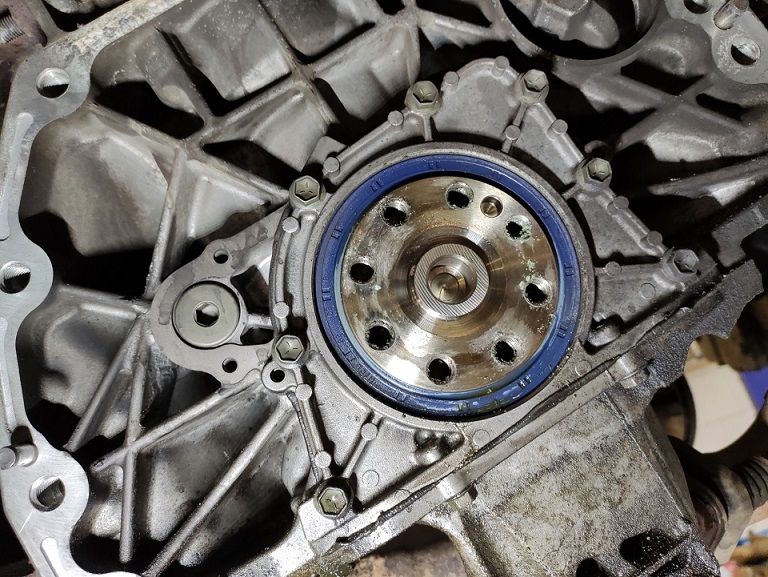 Замена заднего сальника коленвала Сузуки