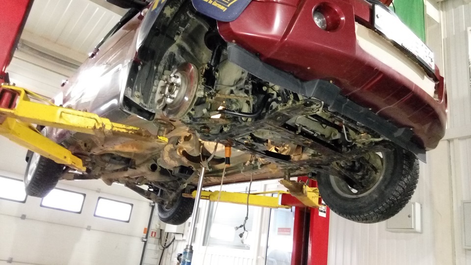 Разборка трансмиссии для замены заднего сальника коленвала Сузуки